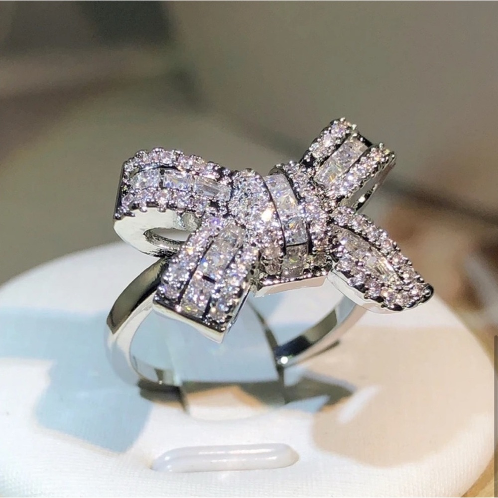 NIB✨Sterling 925 AAA CZ Bow Ring 
Size 7